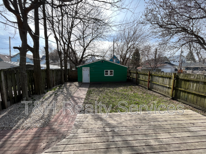 631 Prospect Street - Photo 3 of 25