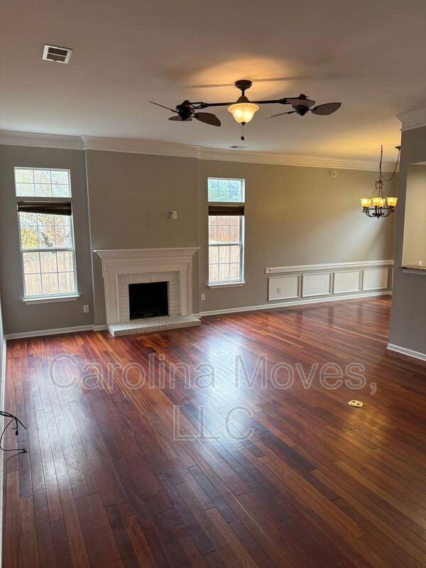 323 Thornbush Ct - Photo 3 of 16