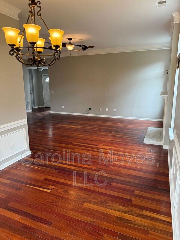 323 Thornbush Ct - Photo 5 of 16