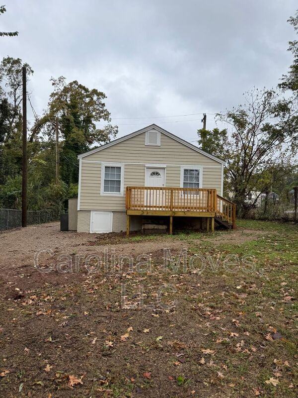 105 Francis Ave - Photo 3 of 18