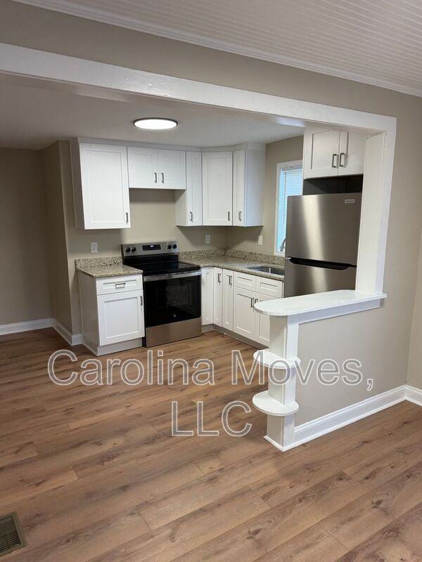 105 Francis Ave - Photo 4 of 18