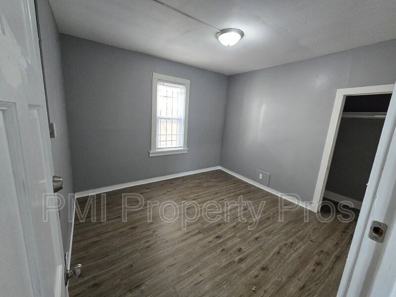 2478 W Chambers St - Photo 4 of 27