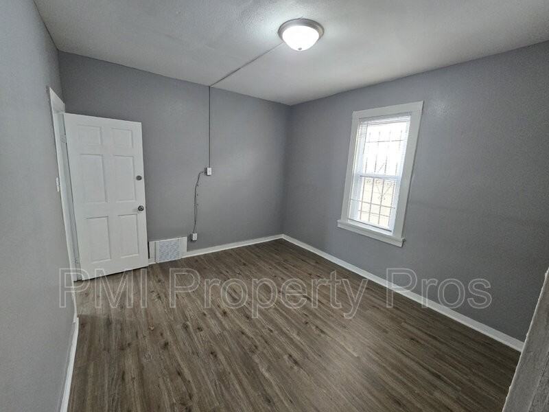 2478 W Chambers St - Photo 5 of 27