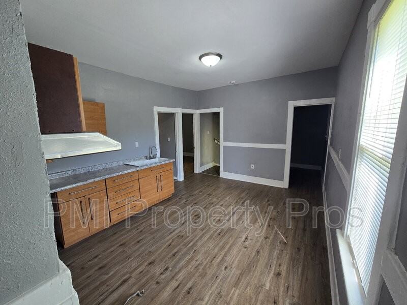 2478 W Chambers St - Photo 6 of 27