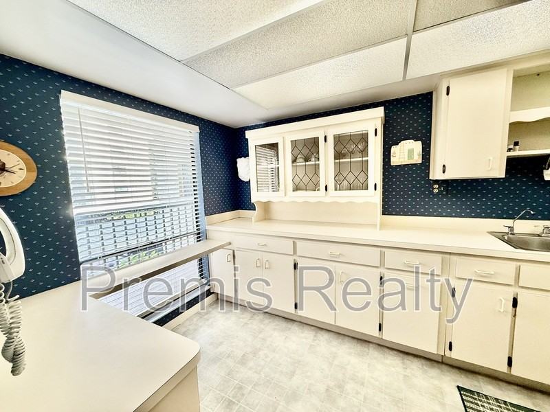 2900 Cove Cay Dr Unit 2b - Photo 4 of 25