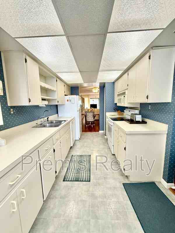 2900 Cove Cay Dr Unit 2b - Photo 5 of 25