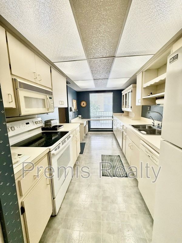 2900 Cove Cay Dr Unit 2b - Photo 6 of 25