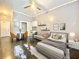 featured image of 854 S Oxford Ave