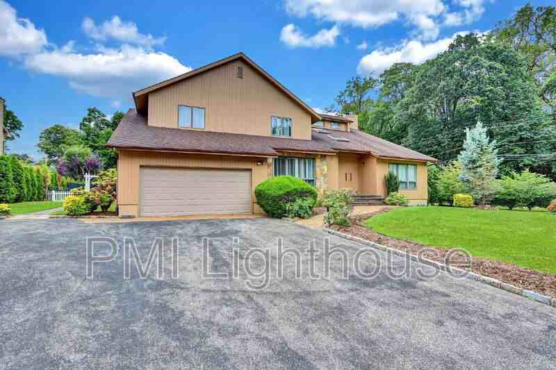 2 Carlyle Drive - Photo 2 of 31