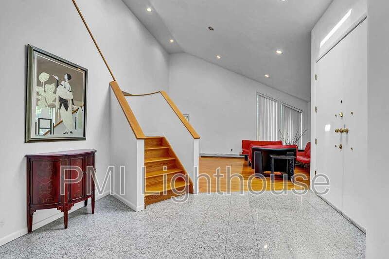 2 Carlyle Drive - Photo 4 of 31