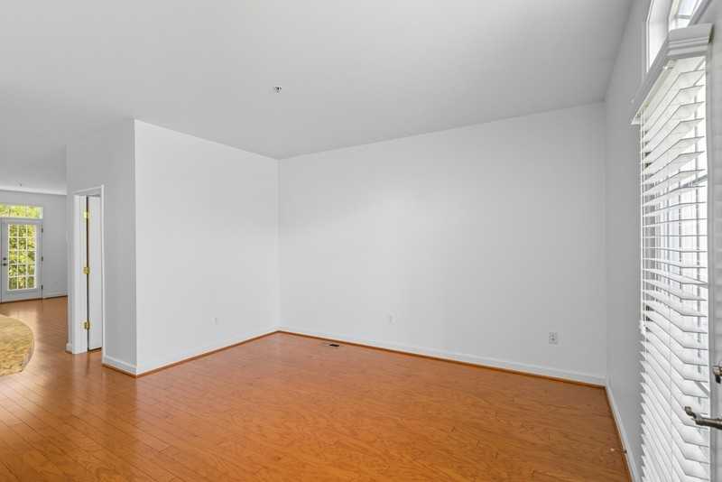 613 Spectator Ave - Photo 4 of 20