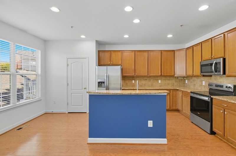 613 Spectator Ave - Photo 6 of 20