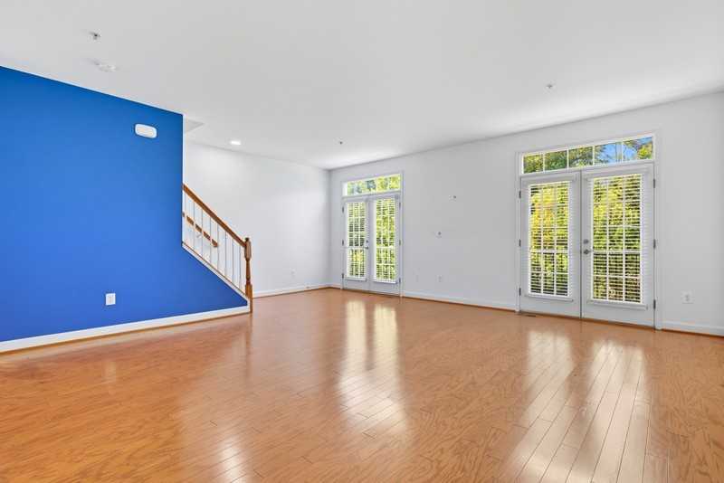 613 Spectator Ave - Photo 7 of 20