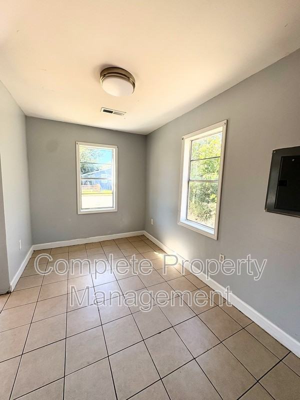 3435 33rd Pl N - Photo 7 of 20