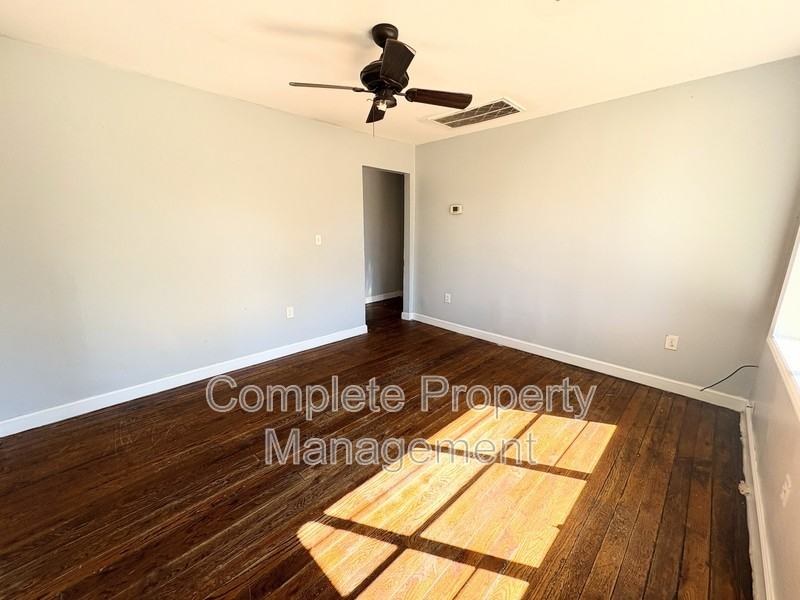 3435 33rd Pl N - Photo 3 of 20