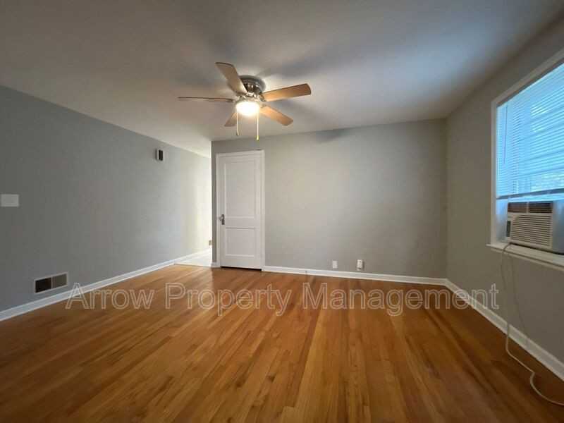 1515 S 11th St #5 - Photo 4 of 11