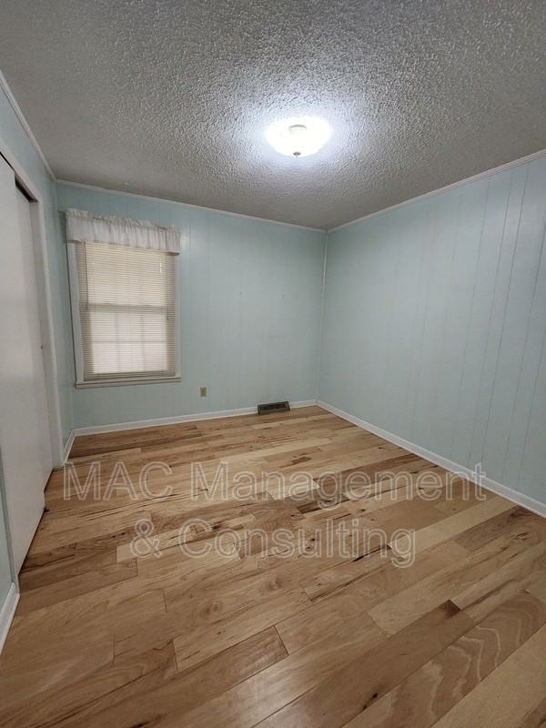 4914 S Grundy Quarles Hwy - Photo 4 of 8