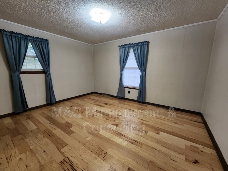 4914 S Grundy Quarles Hwy - Photo 5 of 8