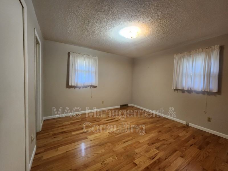 4914 S Grundy Quarles Hwy - Photo 6 of 8