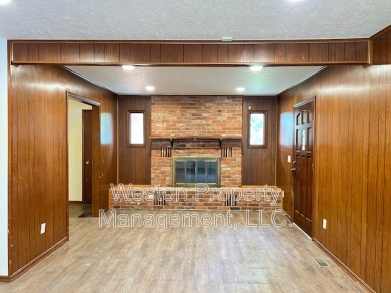 1636 N Ann Arbor Ave - Photo 3 of 14