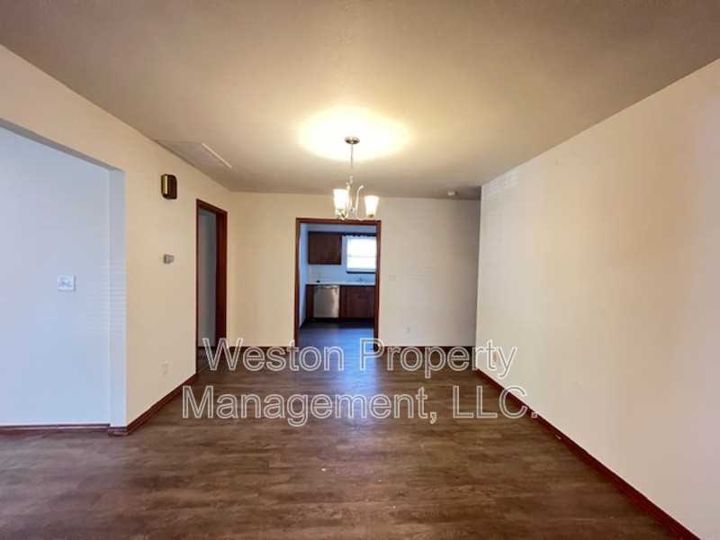 1636 N Ann Arbor Ave - Photo 6 of 14