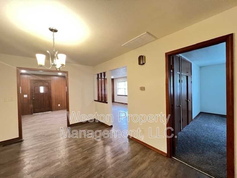 1636 N Ann Arbor Ave - Photo 7 of 14