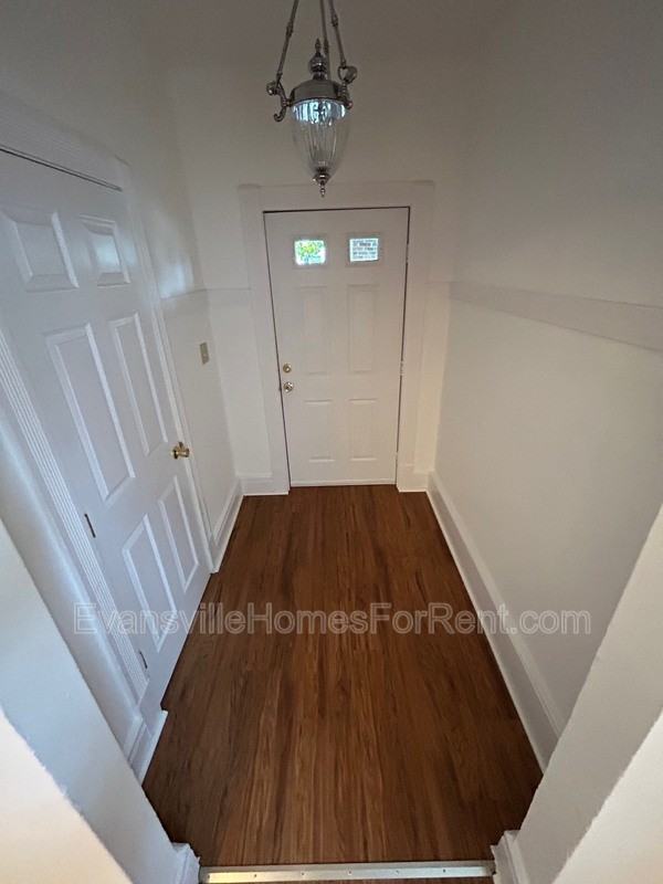 404 E Virginia St - Photo 4 of 13