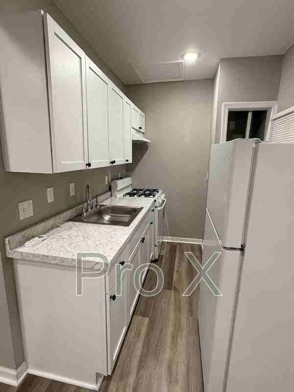 609 W 9th St #609W9thST - Photo 3 of 11