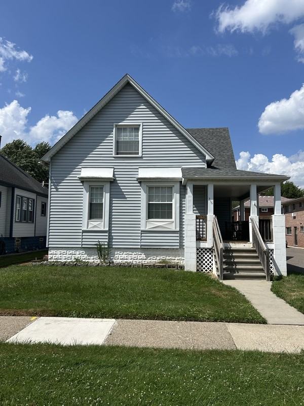 216 Poplar St - Photo 2 of 11