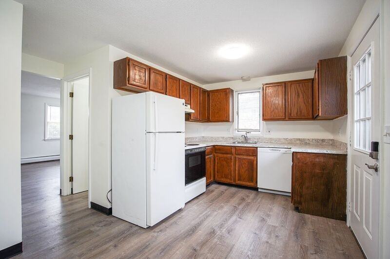 878 Saint James Ave - Photo 2 of 15