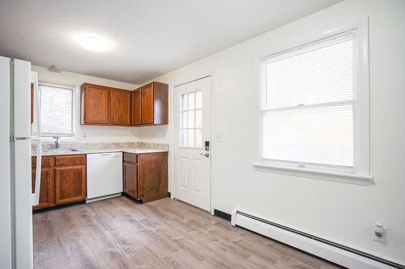 878 Saint James Ave - Photo 3 of 15