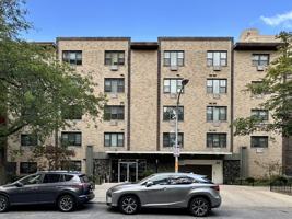 featured image of 424 W Oakdale Ave #301
