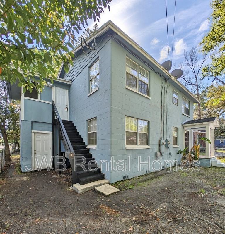 1719 Tyler St #B - Photo 2 of 7