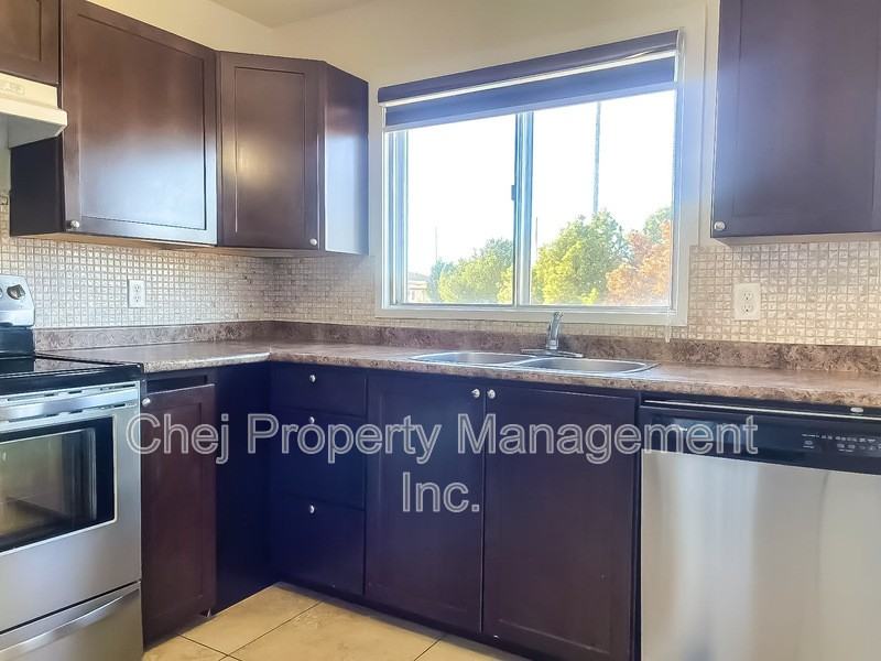 13411 61 Street NW - Photo 4 of 14