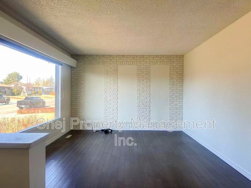 13411 61 Street NW - Photo 5 of 14