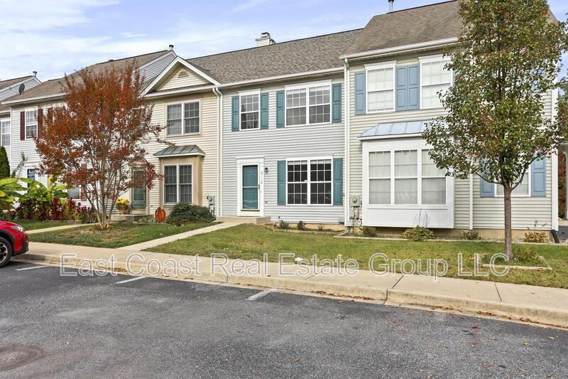 9114 Ridgefield Ln - Photo 2 of 38