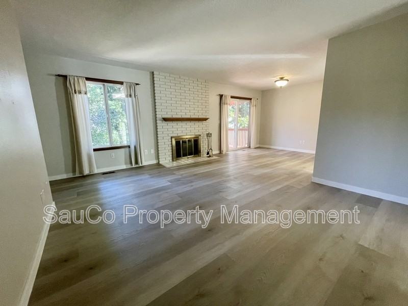 324 Southeast 30th Avenue - Photo 3 of 50