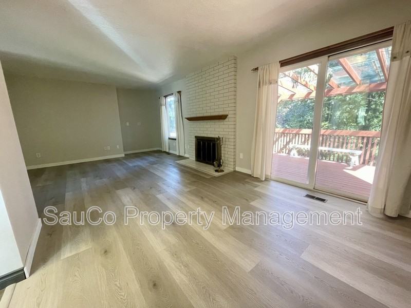 324 Southeast 30th Avenue - Photo 4 of 50