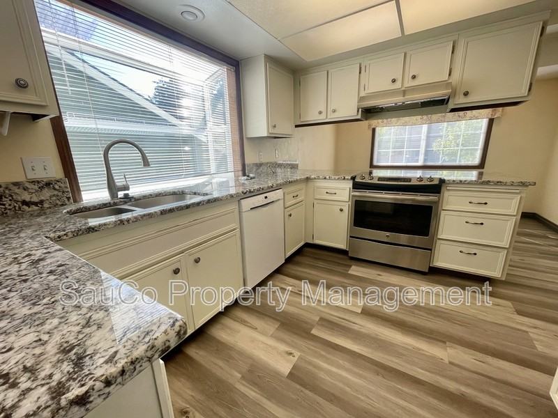 324 Southeast 30th Avenue - Photo 7 of 50