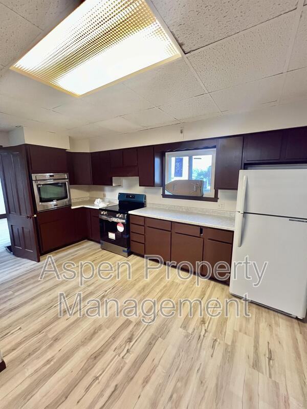 109 S Marshall St #B - Photo 2 of 3