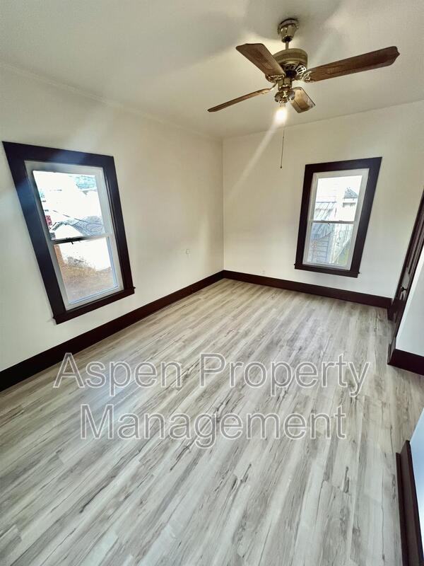 109 S Marshall St #B - Photo 3 of 3