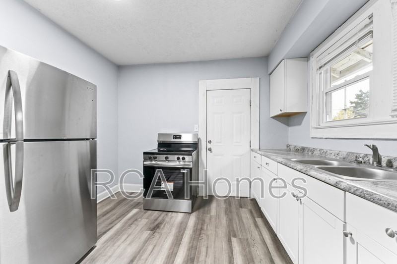 1411 N Belleview Pl - Photo 3 of 10