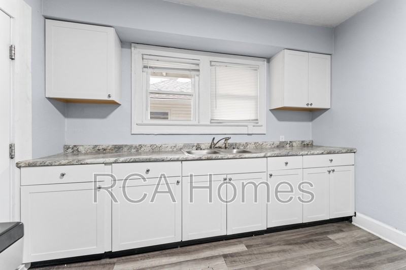 1411 N Belleview Pl - Photo 4 of 10