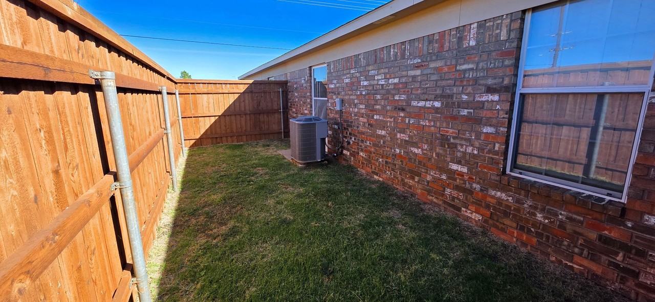 Autumn Ridge 2 BR/2 BA - Photo 7 of 37