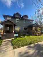 featured image of 920 E 4th St