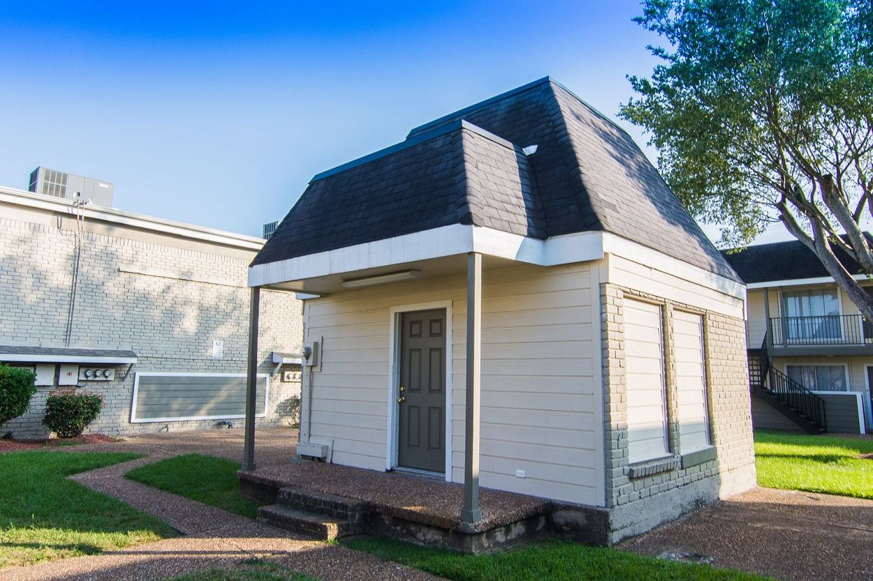 Northlake Manor Apartments - Photo 2 of 41