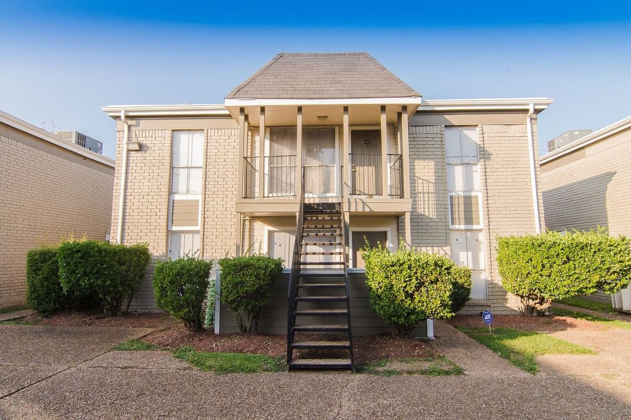 Northlake Manor Apartments - Photo 4 of 41