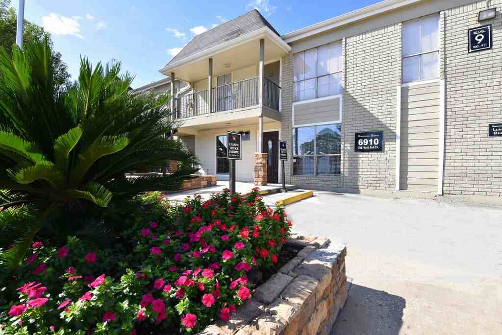 Northlake Manor Apartments - Photo 6 of 41