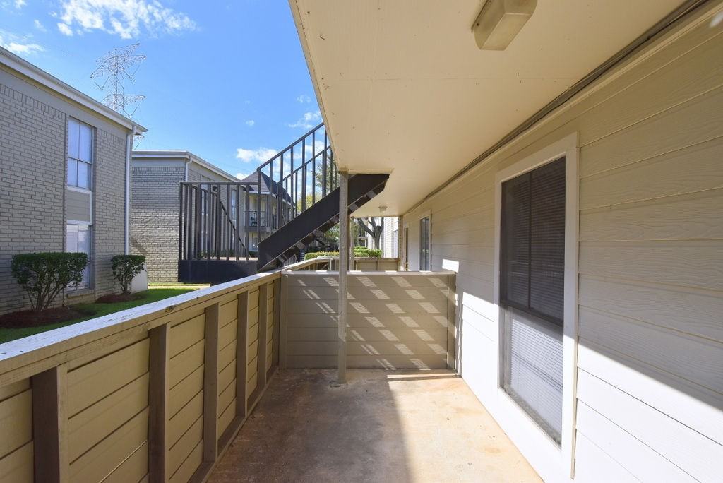 Northlake Manor Apartments - Photo 7 of 41