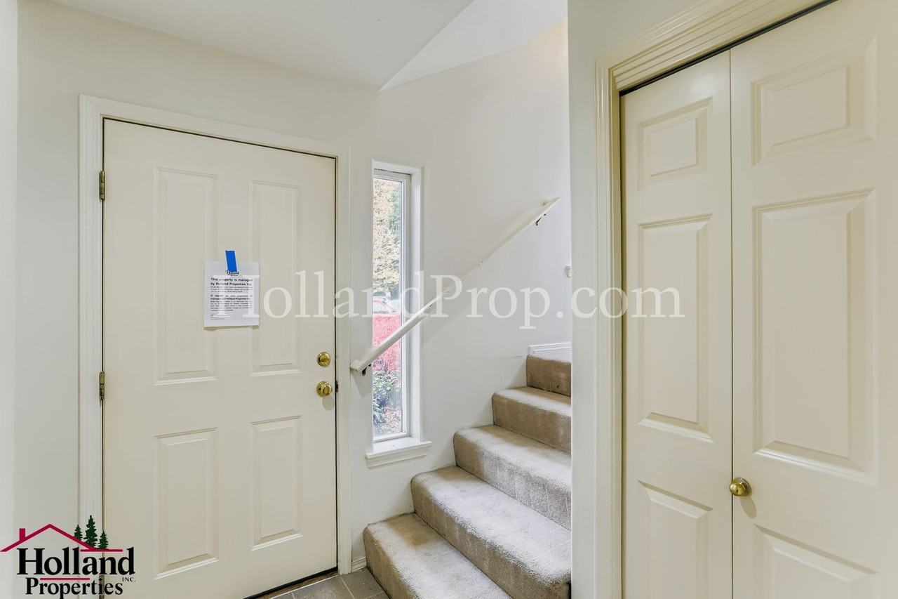 3062 Lazy River Dr - Photo 4 of 23